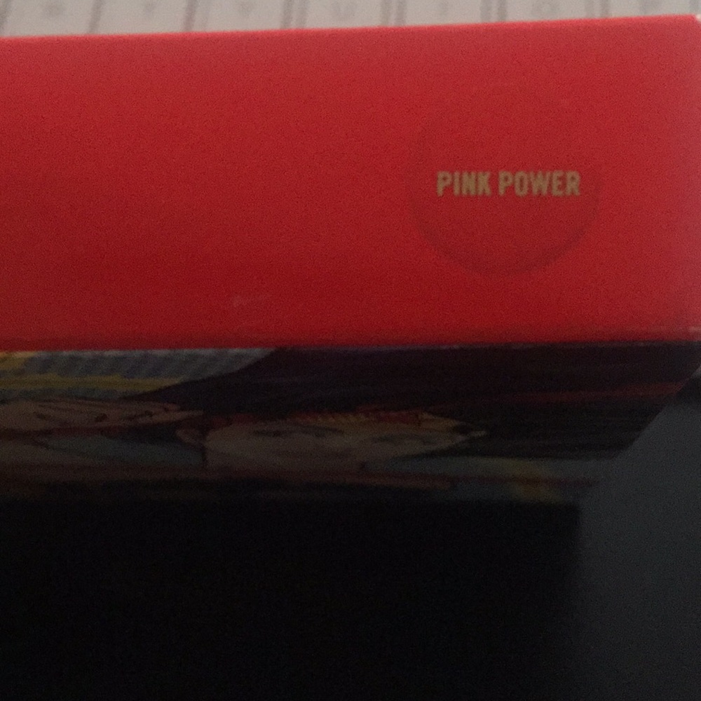 Mac Cosmetics Wonder Woman MSF - Picture 8 of 8